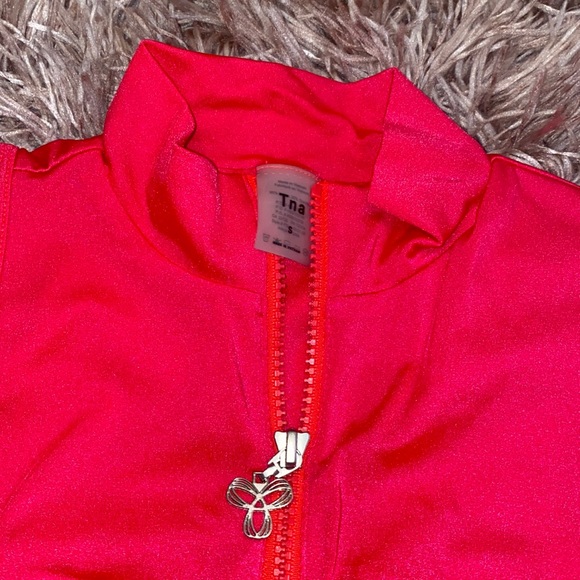 Tan zip up crop top - Picture 2 of 3